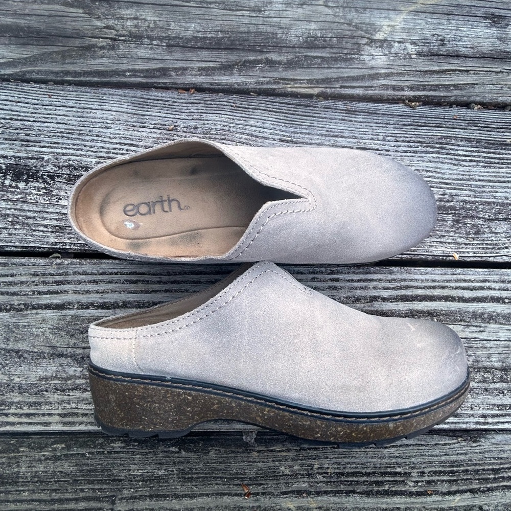 Earth Kolia Suede Clogs Sz 7.5 Taupe Slip On Mule Shoes Womens Boho Minimalist - Picture 8 of 11